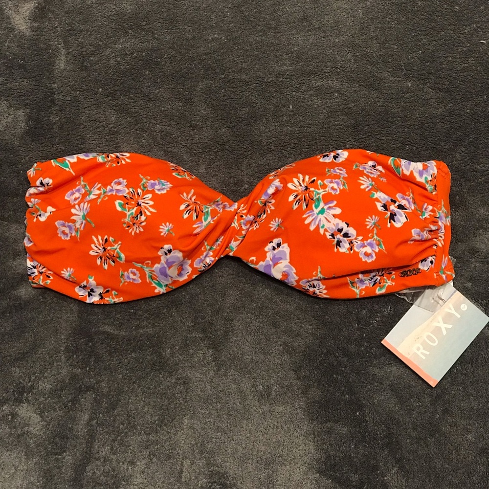 NWT Roxy Red Floral Twist Front Bikini Top